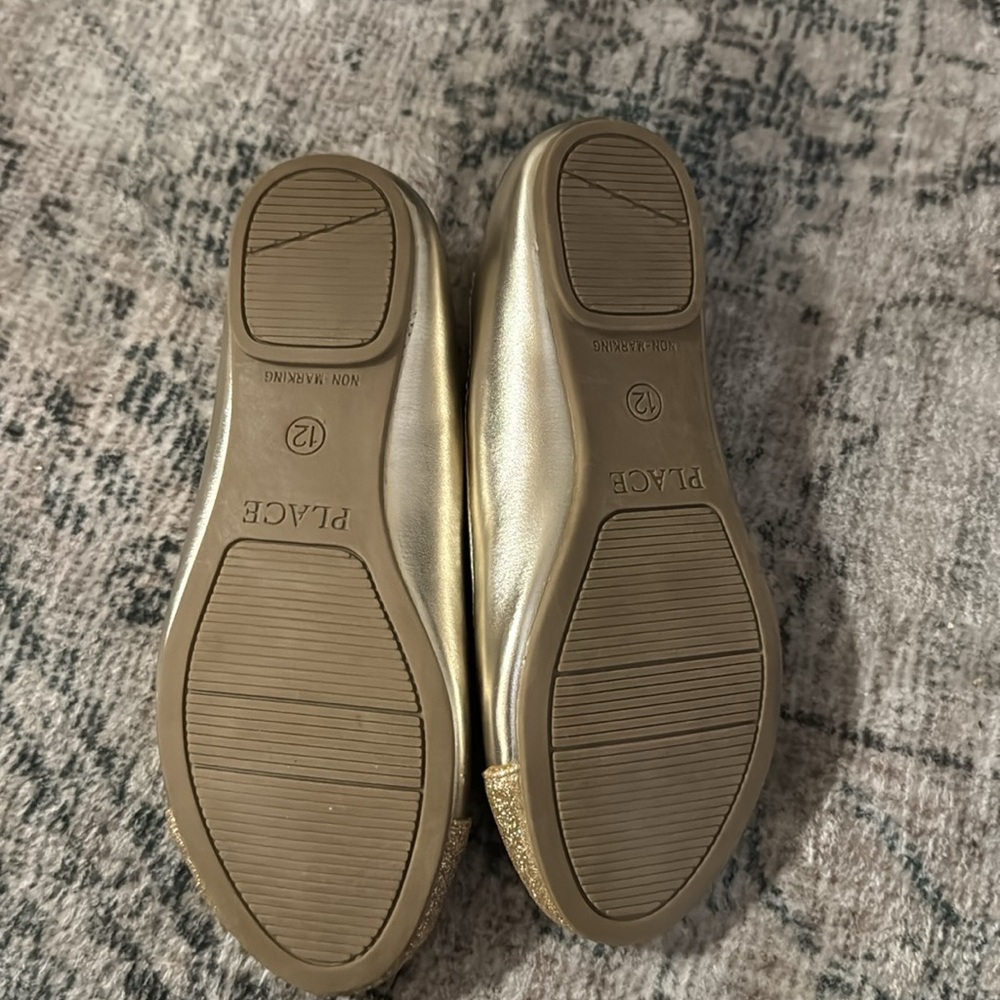 Gold flats - Picture 2 of 2